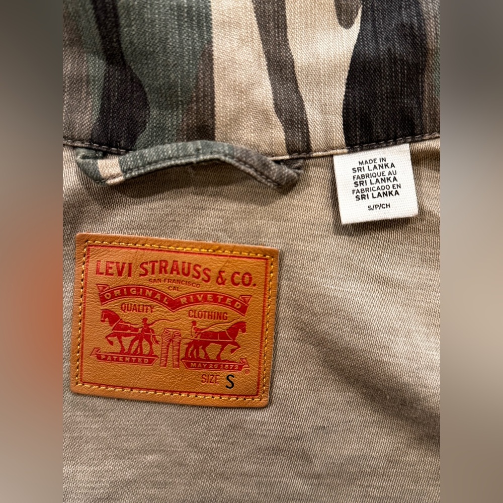 Vintage Levi’s Camouflage Army Jacket - S - Picture 3 of 3